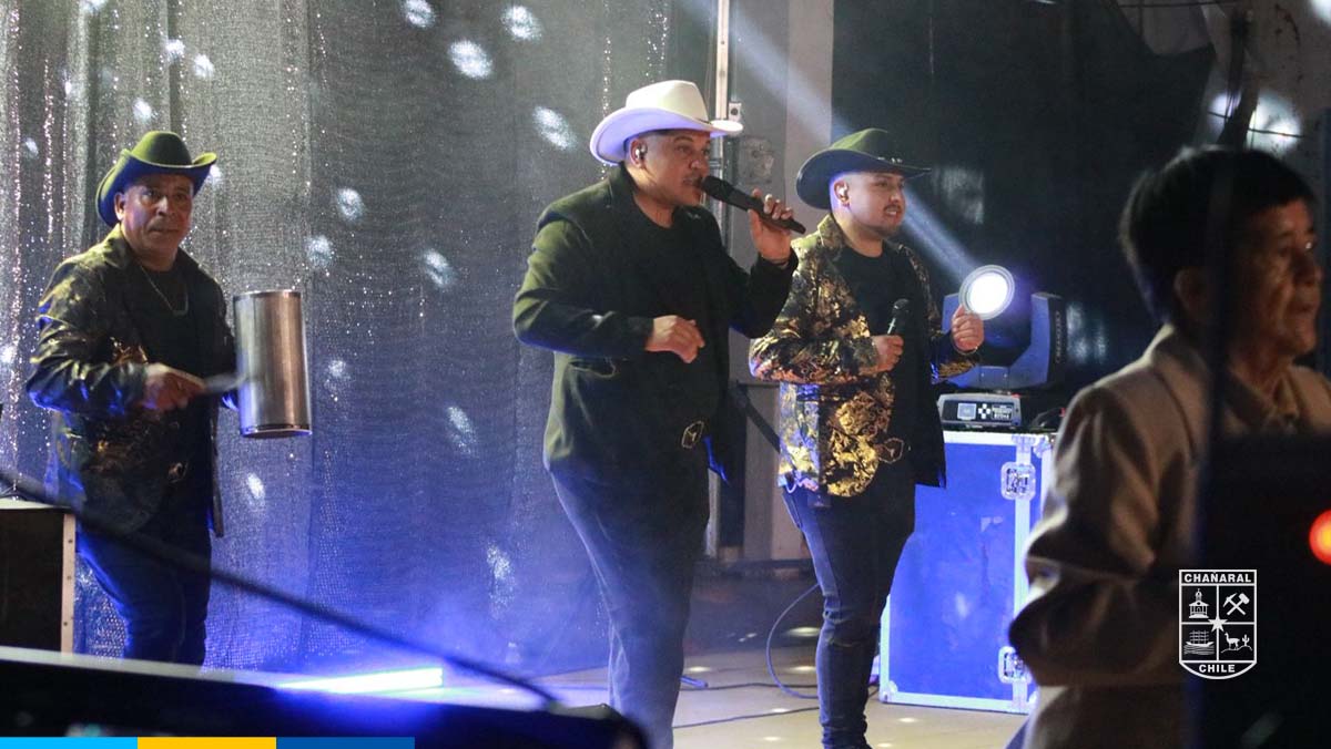 Reconocidas agrupaciones hicieron bailar a nuestro adultos mayores