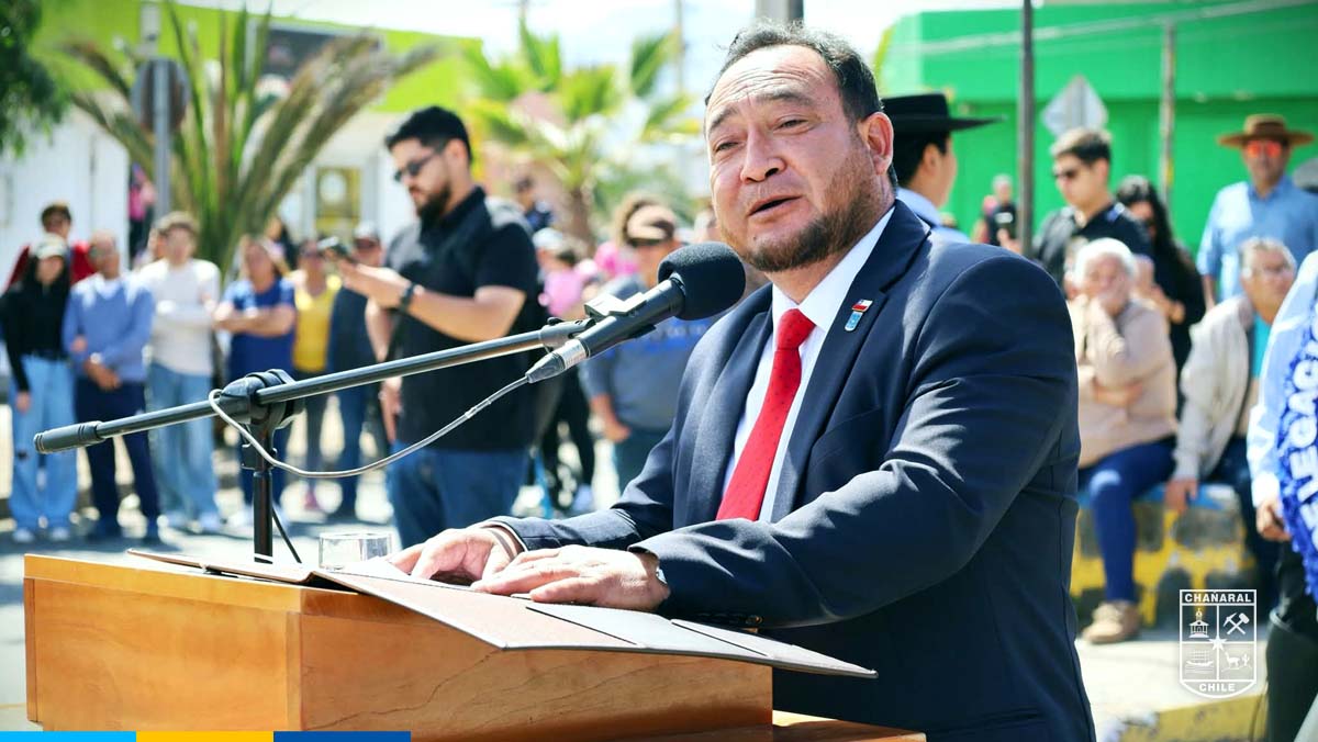Con la presencia del alcalde Álex Ahumada Monroy, concejales, autoridades y la comunidad en general, se llevó a cabo el tradicional Acto Cívico y Desfile de Fiestas Patrias