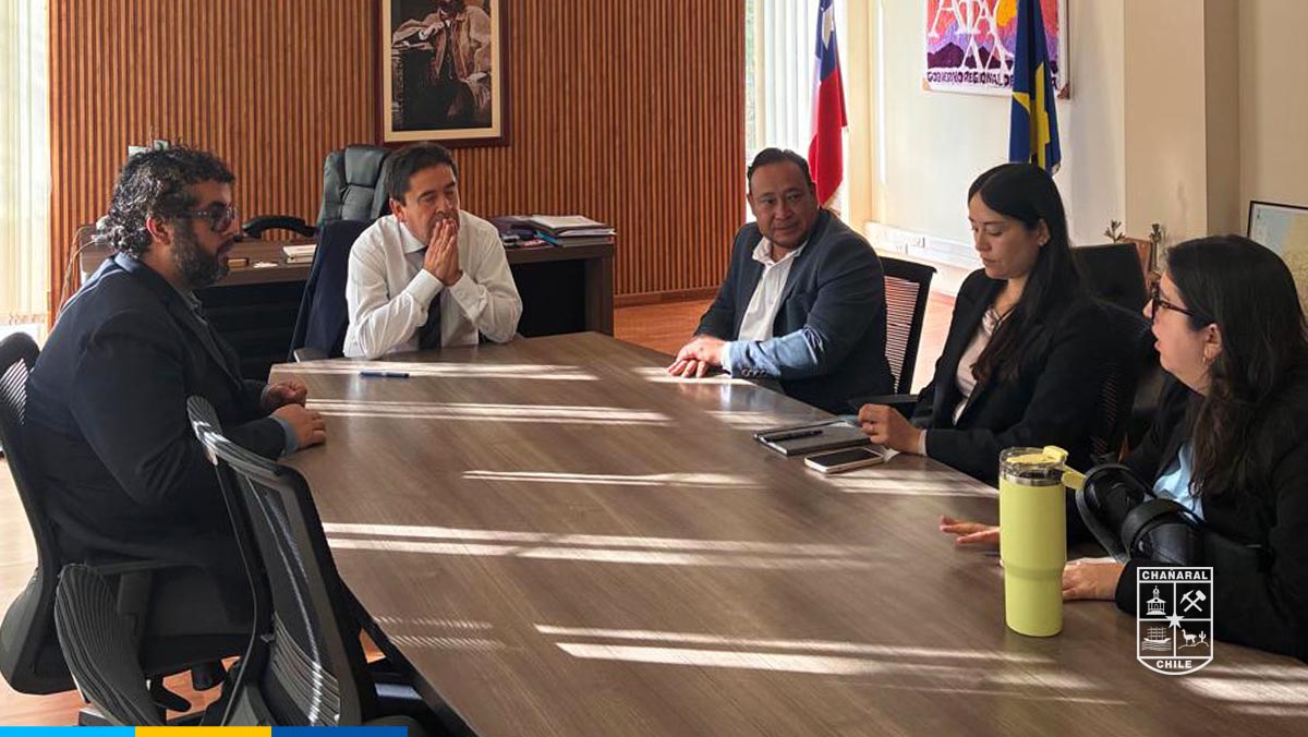 Importante reunión para abordar las observaciones y avances relacionados con el proyecto de la Plaza de Armas Manuel Antonio Matta.