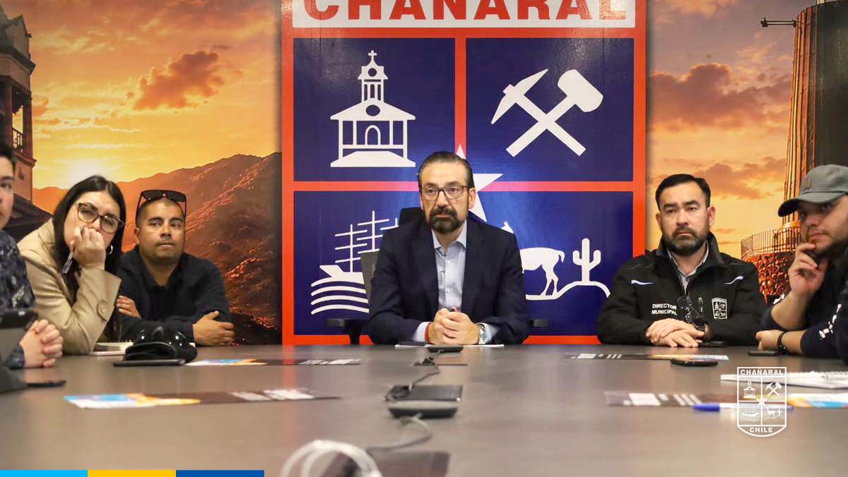 La jornada contó con la participación del Administrador Municipal, Manuel Corrales González, profesionales de SENAPRED y otros actores relevantes