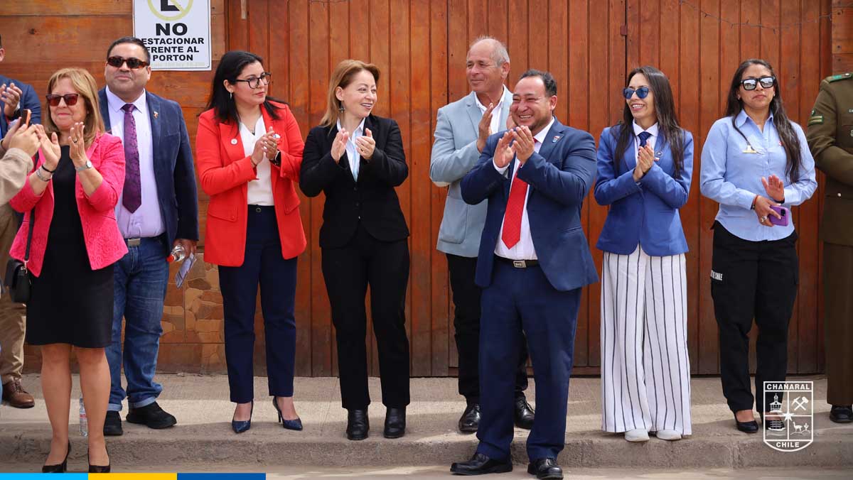 Las autoridades disfrutaron con el paso de estudiantes y profesorado de la escuela Pedro Lujan y de organizaciones sociales y territoriales de El Salado.