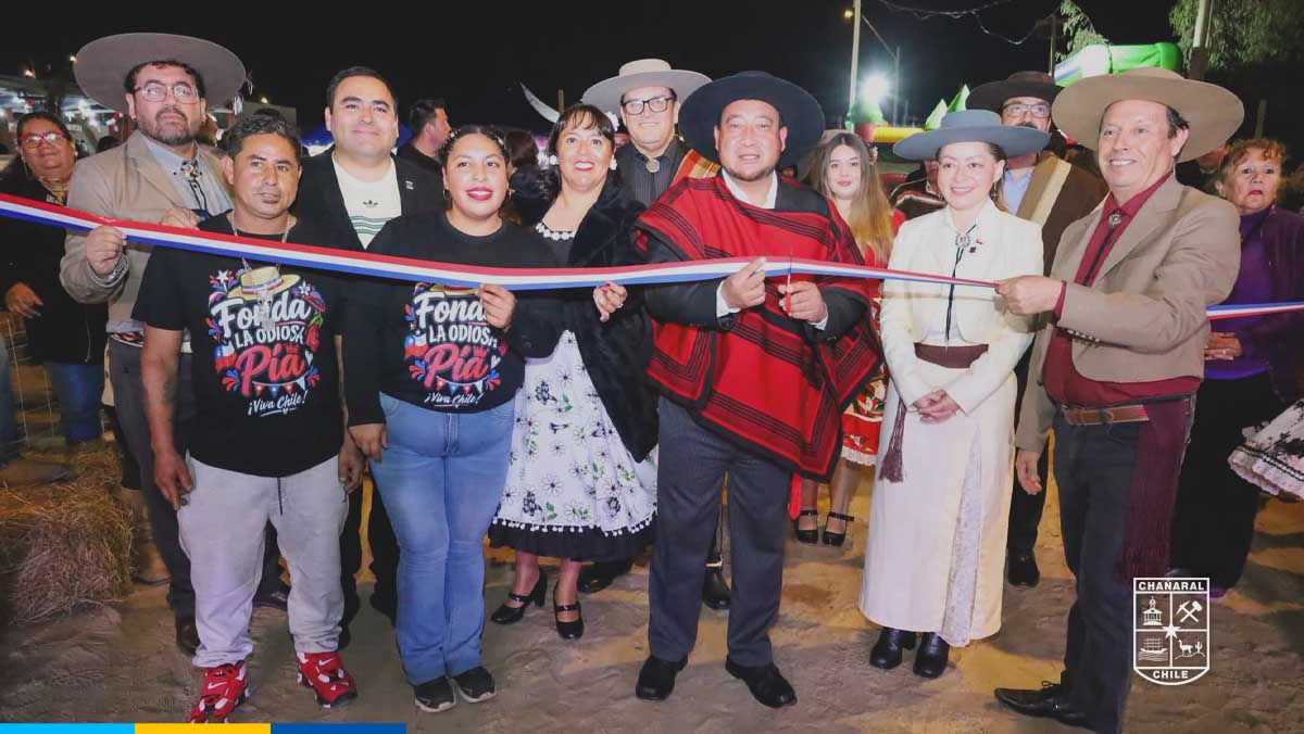 Con el tradicional corte de cinta, el alcalde Alex Ahumada Monroy, junto a autoridades locales y provinciales, encabezó la inauguración oficial de las Fondas y Ramadas 2026