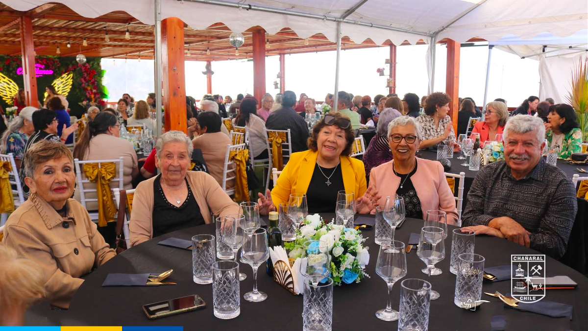 Se reconoció a las representantes de la Primavera, destacando a Juana Araya Rojas, como Reina de la Primavera; Celinda Tapia Vega, como Virreina; y Silvia Ocayo Pizarro, como Virreina de la Primavera