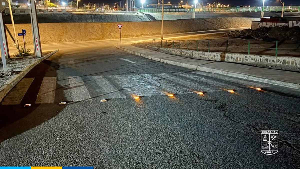 Instalación de tachas lumínicas en algunas intersecciones de calles, con el propósito de brindar mayor seguridad a los peatones